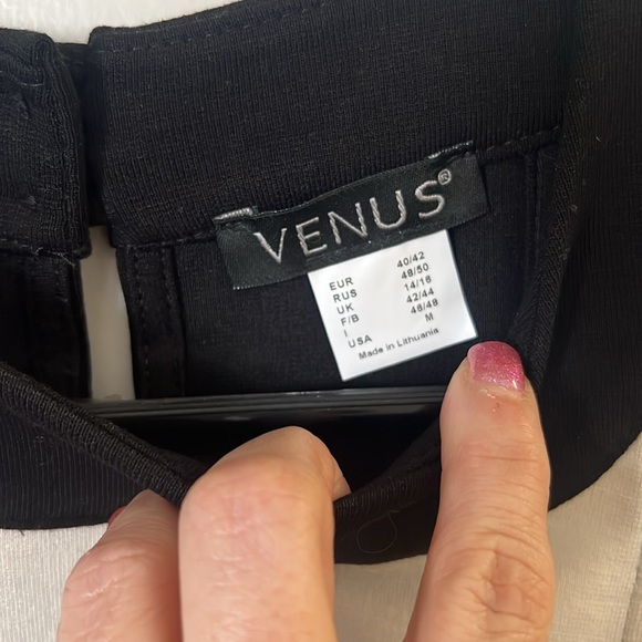 VENUS - Picture 2 of 5